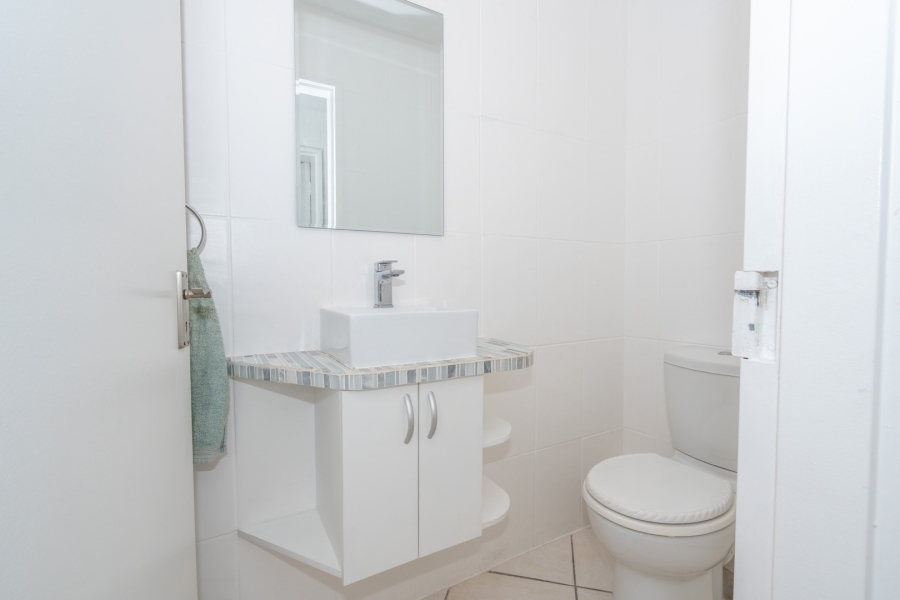4 Bedroom Property for Sale in Paradise Beach Western Cape